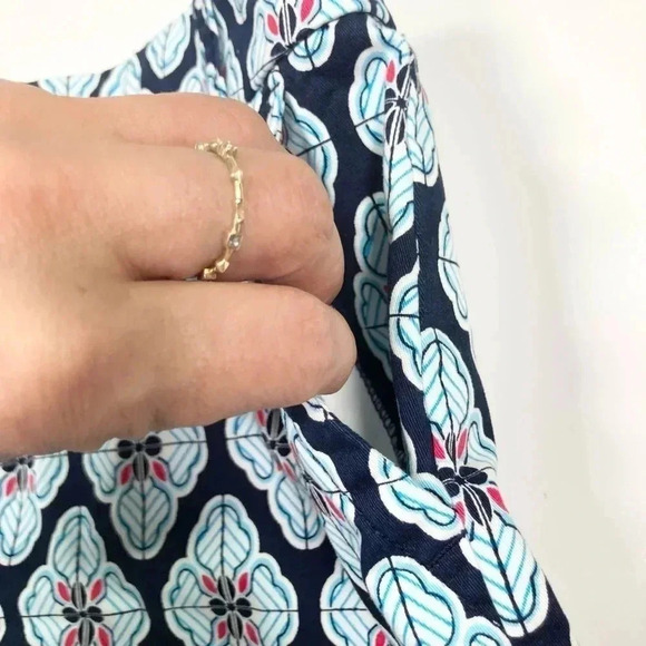 Crown & Ivy Shorts Navy Floral Flat Front Cotton Shorts Women’s Size 12 P - Picture 3 of 11